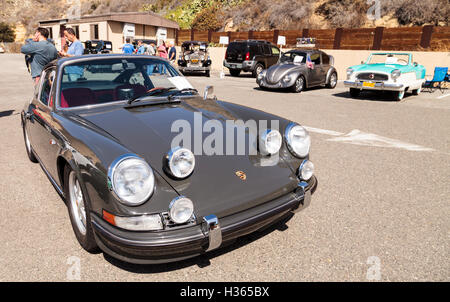 Laguna Beach, CA, USA - 2. Oktober 2016: Silber 1973 Porsche 911 im Besitz von Jim Liberty und angezeigt an der Rotary Club Laguna Stockfoto