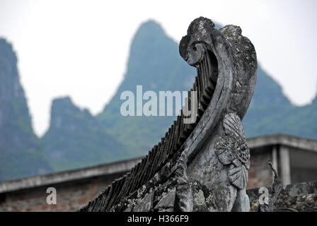 Das Dach einer typischen Qing-Dynastie zu Hause in Xingping Dorf, Guangxi, China. Stockfoto