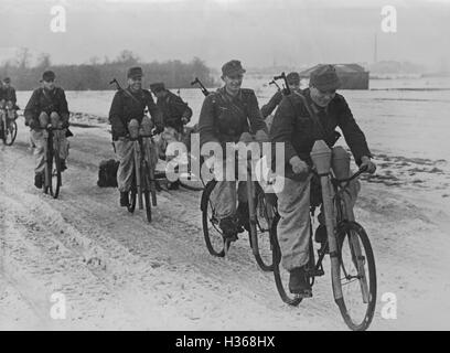 Deutsche Soldaten an der Front Oder 1945 Stockfoto