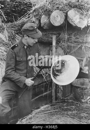 Deutscher Soldat in Courland Tasche, 1944 Stockfoto