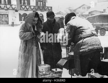 Maroni-Verkäufer in Garmisch-Partenkirchen 1936 Stockfoto