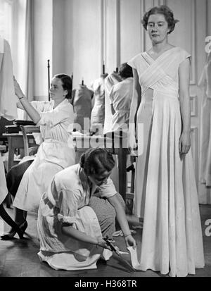 Unterricht in der Deutschen Meisterschule für Mode in München, 1937 Stockfoto