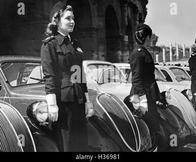 Junge rote Kreuz Krankenschwestern in Italien, 1939. Stockfoto