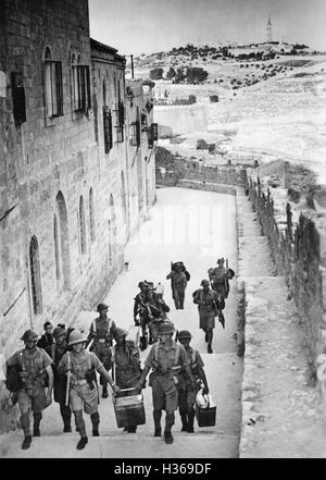 Britische Truppen besetzen die Stadtmauer von Jerusalem, 1938 Stockfoto