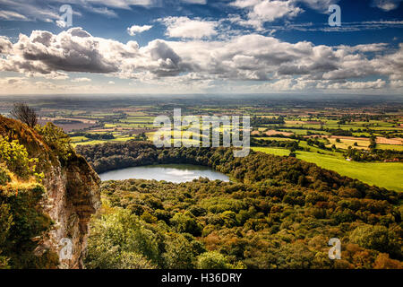 Blick von der Spitze des Sutton Bank Cleveland unterwegs - ein in der Nähe Zeichen nennt es "Die beste Aussicht in England" Stockfoto