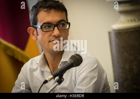 Rom, Italien. 4. Oktober 2016. Dario Angelo während der Pressekonferenz "Granfondo Campagnolo" zwischen Sport und Solidarität, das Rennen findet statt am Sonntag 9. Oktober zwei Tage der Veranstaltungen in der Gemeinde eingerichtet, im Stadion der Bäder von Caracalla vorangestellt. © Andrea Ronchini/Pacific Press/Alamy Live-Nachrichten Stockfoto