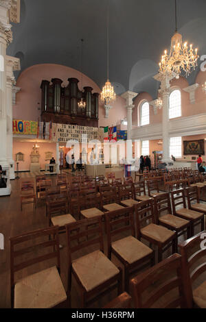 Die Innenansicht der historischen St. Pauls Kapelle mit dem Denkmal der Opfer von 9/11 Angriffe. New York City.USA Stockfoto