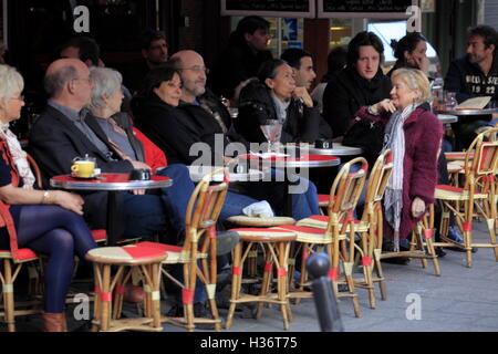 Ein Straßencafé in Saint-Germain-des-Pres.Paris.France Stockfoto
