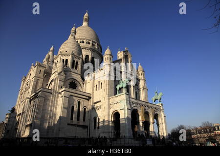 A Blick auf Basilika Sacre Coeur in Montmartre.Paris.France zugemacht Stockfoto