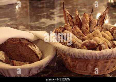 Brot, serviert in 3 Michelin starrten gastronomischen Restaurant Epikur innerhalb des Hotel Le Bristol.Paris.France Stockfoto