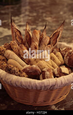 Brot, serviert in 3 Michelin starrten gastronomischen Restaurant Epikur innerhalb des Hotel Le Bristol.Paris.France Stockfoto