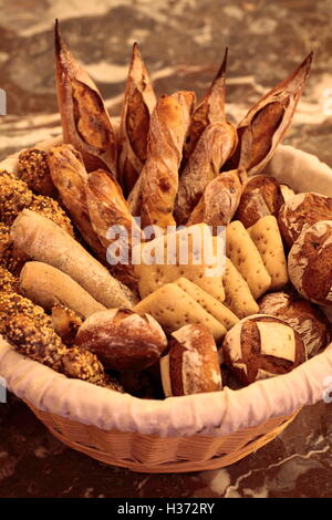 Brot, serviert in 3 Michelin starrten gastronomischen Restaurant Epikur innerhalb des Hotel Le Bristol.Paris.France Stockfoto