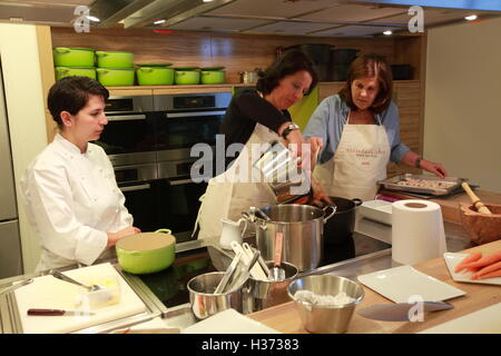 Einen Kochkurs in der Ecole de Cuisine Alain Ducasse (Alain Ducasse Kochen School.Paris.France Stockfoto