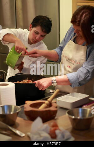 Einen Kochkurs in der Ecole de Cuisine Alain Ducasse (Alain Ducasse Kochen School.Paris.France Stockfoto