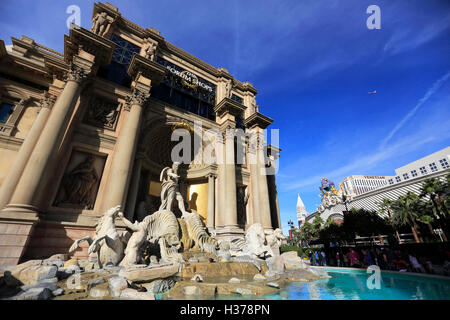 Nachbildung der Trevi-Brunnen außerhalb der Forum Shops des Caesars Palace.Las Vegas.Nevada.USA Stockfoto