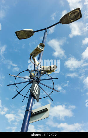 CCTV-Kameras am Bahnhof Stockfoto