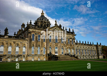 Castle Howard ist ein aus dem 18. Jahrhundert Residenz inmitten 1.000 Hektar atemberaubender Landschaft in die Howardian Hügel, Stockfoto