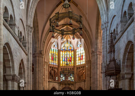 Glasfenster in der Kathedrale, Münsterplatz, Basel, Schweiz Stockfoto