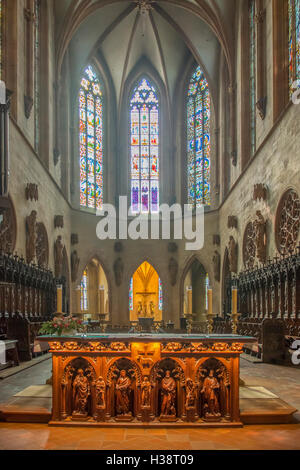 Chor und Altar in der Kathedrale von St Martins, Colmar, Elsass, Frankreich Stockfoto