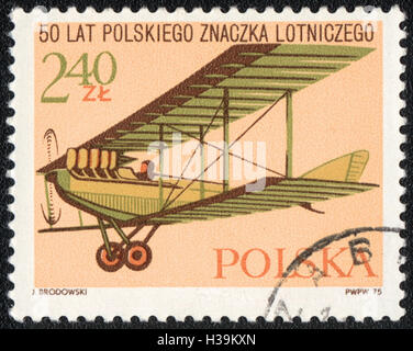 Eine Briefmarke gedruckt in Polen zeigt Vintage Flugzeug, für 50 Jahre polnische Flug Zeichen, ca. 1975 Stockfoto