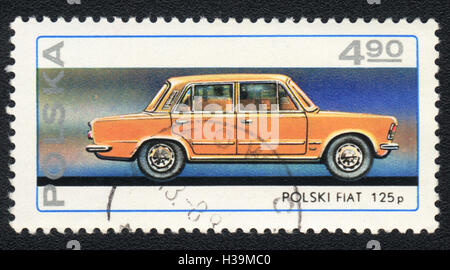 Eine Briefmarke gedruckt in Polen im Jahr 1988 zeigt polnischen Fiat 125p, circa 1989 Stockfoto