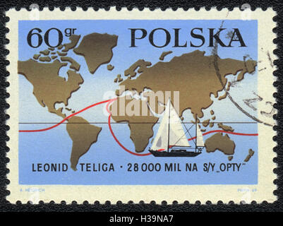 Eine Briefmarke gedruckt in Polen zeigt Karte mit Route der Weltreise der polnischen Segler Leonid Teliga, ca. 1969 Stockfoto