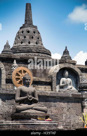 Indonesien, Bali, Banjar, Brahma Vihara Arama, buddhistisches Kloster, Stupa Borobodur in Java anhand Stockfoto