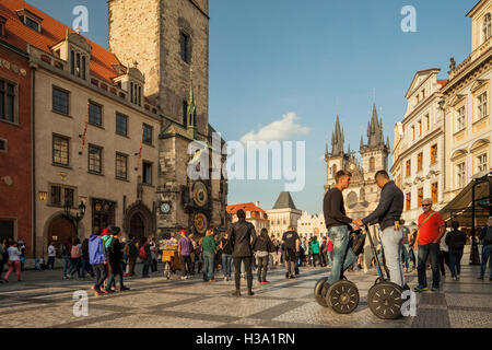 Anstrengenden Nachmittag am Marktplatz in der Altstadt von Prag, Tschechische Republik. Stockfoto