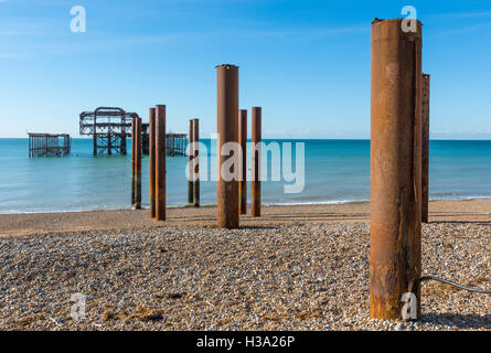 Pier West Brighton. Alten Pier in Brighton. Reste der alten West-Pier in Brighton, East Sussex, England, UK. Brighton Pier West. Alten Pier von Brighton. Stockfoto