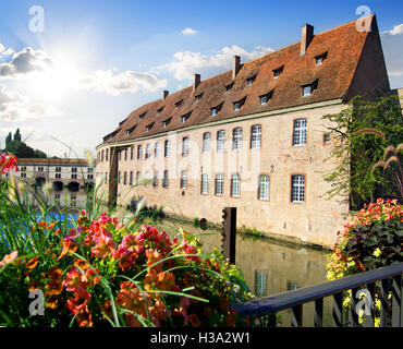 Blick von der Brücke von Straßburg in hellen, sonnigen Tag Stockfoto