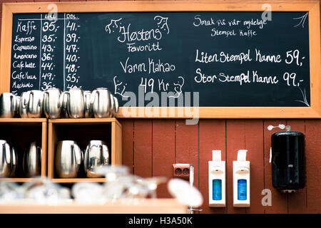 Restaurant oder Cafe Tafel zeigt Speisekarte und Preisliste Stockfoto