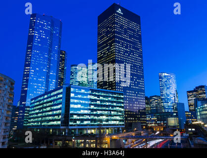 Stadt von Puteaux, Frankreich-Februar 03, 2016: das Geschäftsviertel La Défense ist Europas größte speziell gebaute Geschäftsviertel. Stockfoto