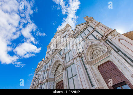 Basilica di Santa Croce (Basilika des Heiligen Kreuzes), wichtigsten Franziskaner Kirche in Florenz, Italien mit neugotischer Fassade. Stockfoto