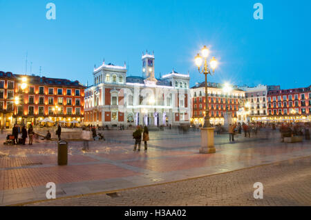 Der Hauptplatz in der Nacht. Valladolid, Kastilien-León, Spanien. Stockfoto