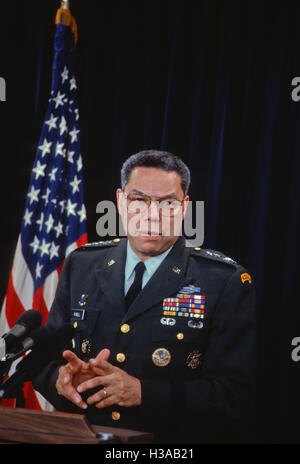 Arlington, Virginia, USA, 24. Januar 1991 (USA) General Colin Powell führt eine News briefing Credit: Mark Reinstein Stockfoto