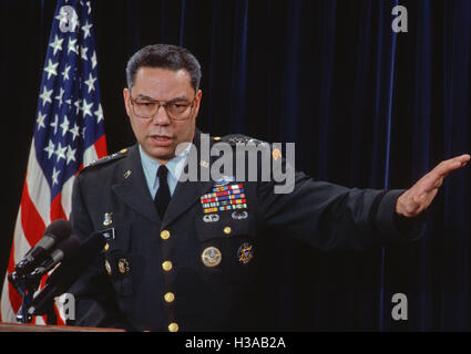 Arlington, Virginia, USA, 24. Januar 1991 (USA) General Colin Powell führt eine News briefing Credit: Mark Reinstein Stockfoto