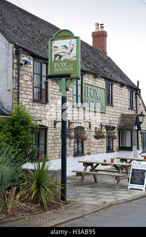 Fox & Hounds-Gasthaus und Restaurant in Dursley, Gloucestershire, UK Stockfoto