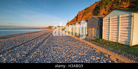 Strandhütten bei Budleigh Salterton an der Küste von Devon Stockfoto