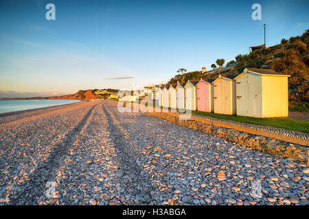 Am frühen Morgen Sonnenschein am Strand von Budleigh Salterton auf Devons Jurassic Coast Stockfoto