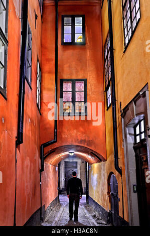 Wandern in den malerischen Gassen von Gamla Stan, die Altstadt von Stockholm, Schweden. Stockfoto