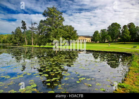 Teich im Garten des Drottningholm Palast, während eine tägliche Kreuzfahrt zum Mälarsee aus Stockholm, Schweden. Stockfoto