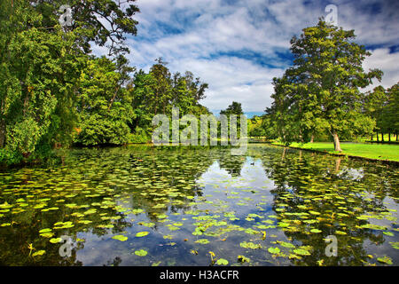 Teich im Garten des Drottningholm Palast, während eine tägliche Kreuzfahrt zum Mälarsee aus Stockholm, Schweden. Stockfoto