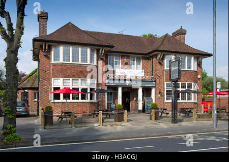 Der Bienenstock, ein Wirtshaus in Henleaze, Bristol, UK. Stockfoto