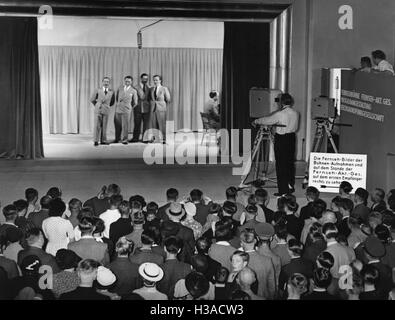 Unterhaltungsprogramm während der deutschen Funkausstellung in Berlin, 1935 Stockfoto