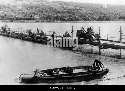 Deutsche Truppen überqueren den Dnjestr, 1941 Stockfoto