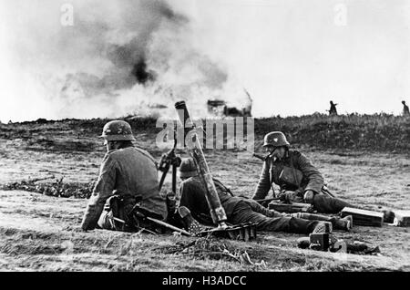 Deutsche Infanterie mit Granatwerfer an der Ostfront, 1941 Stockfoto