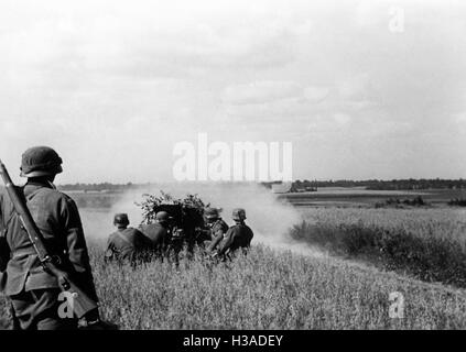 Deutsche Panzerabwehrkanone im Einsatz an der Ostfront, 1941 Stockfoto