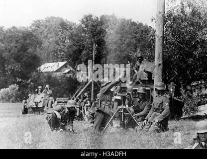 Deutsche Infanterie mit schweren Waffen an die Ostfront, 1941 Stockfoto