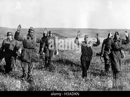 Gefangene Soldaten der Roten Armee an der Ostfront, 1941 Stockfoto