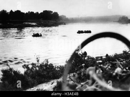 Deutsche Infanteristen überqueren die Memel, 1941 Stockfoto